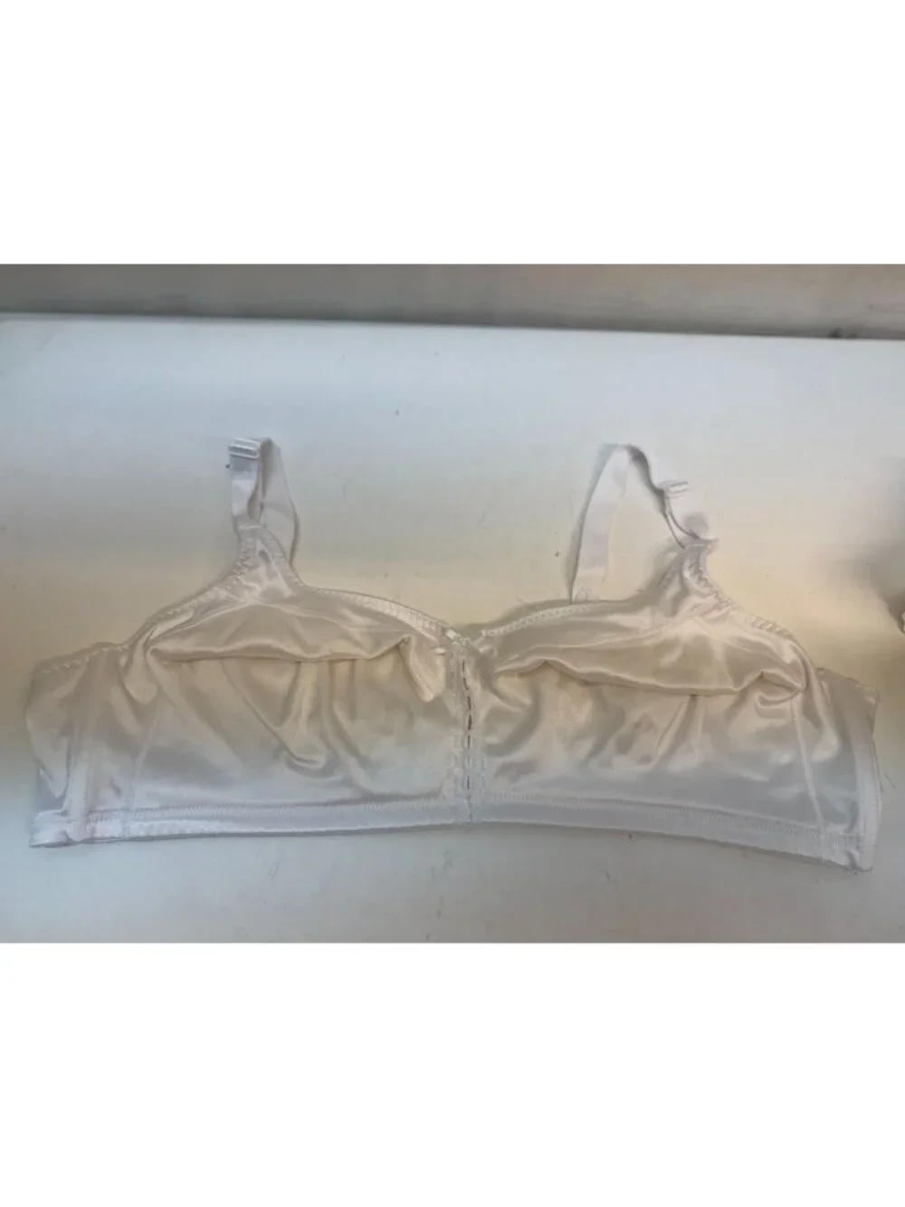 3 Womans Bra's 48B -preowned Glamorise brand - Picture 3 of 7